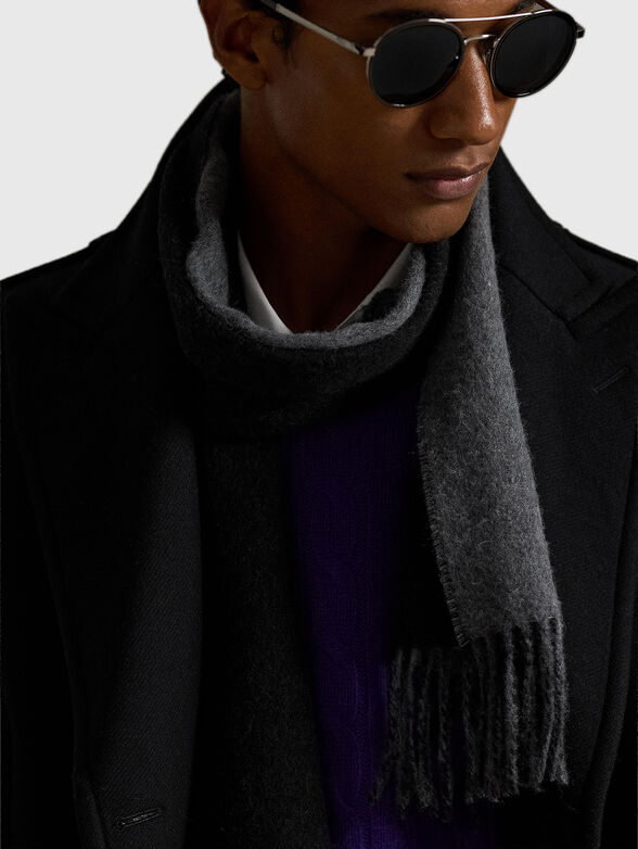 Reversible scarf made of wool blend - 2