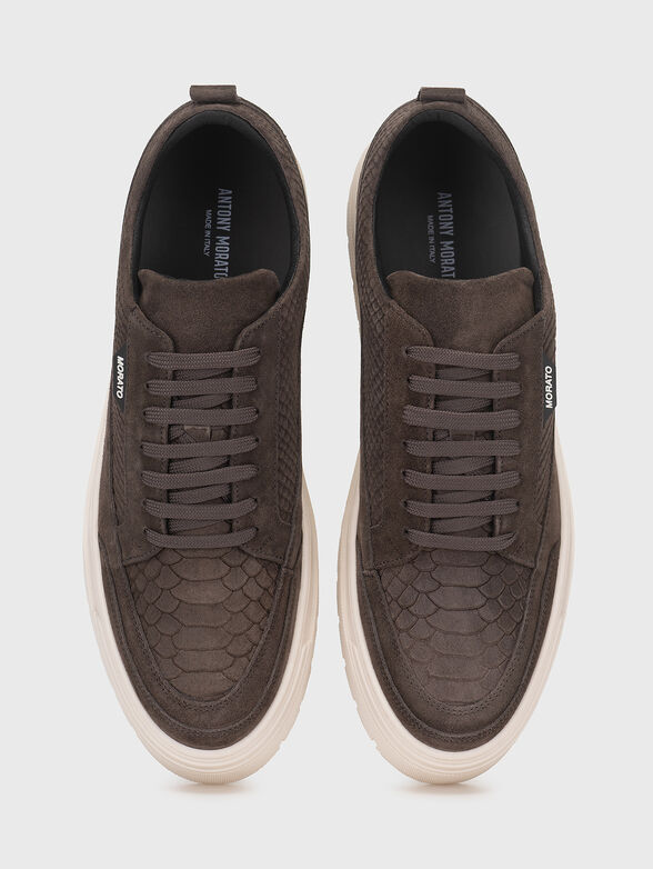 Sports shoes with animal accent - 6