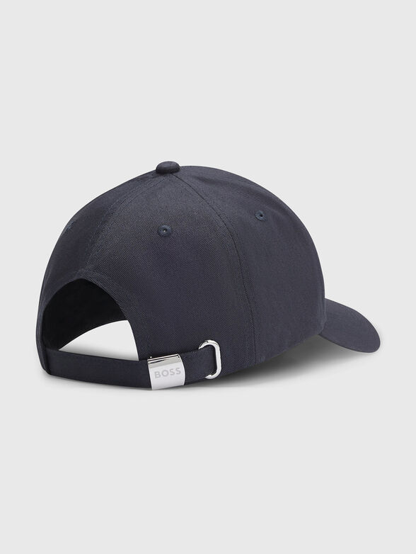 Cap with a visor and an embossed logo - 3