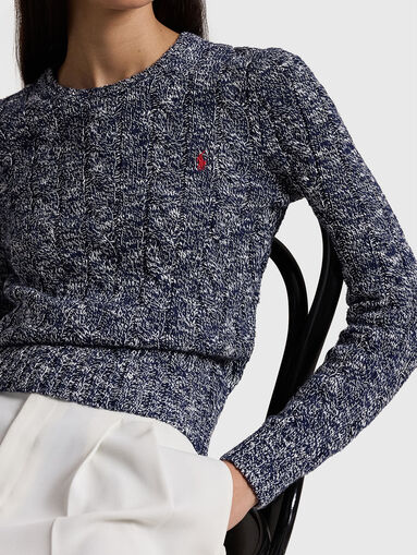 Slim sweater with oval neckline - 4