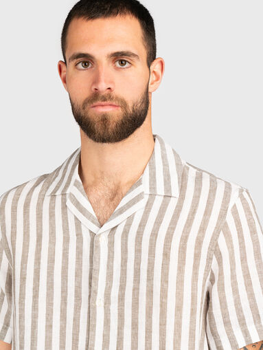 Linen shirt with short sleeves - 3
