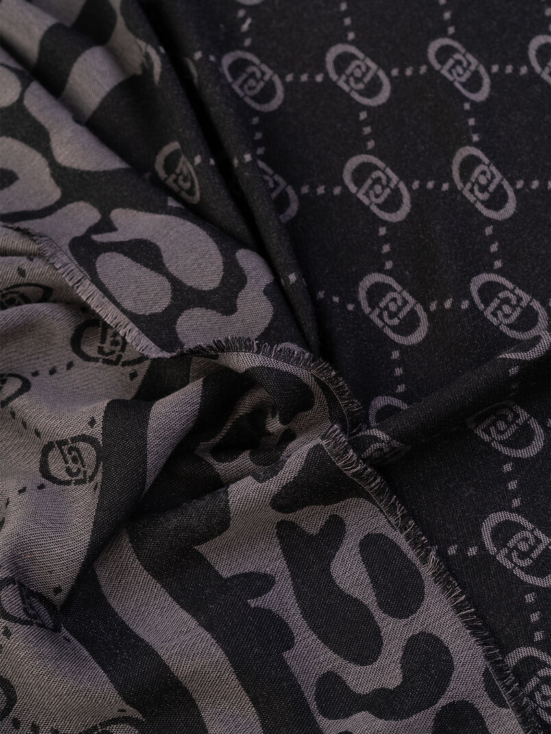 Long scarf with accent print  - 3