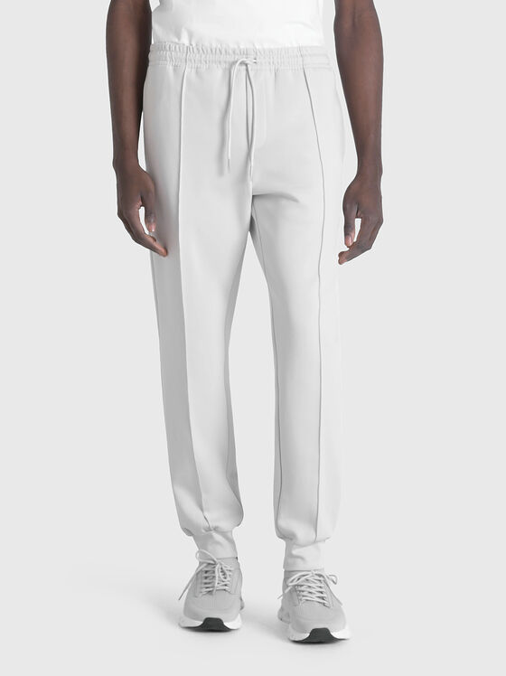 Панталон с еластична талия и джобове - 1