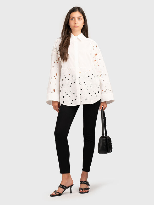 Oversized shirt with floral embroidery - 2