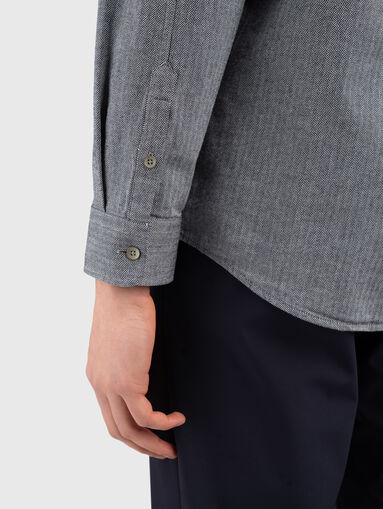 Cotton shirt with a herringbone pattern - 5