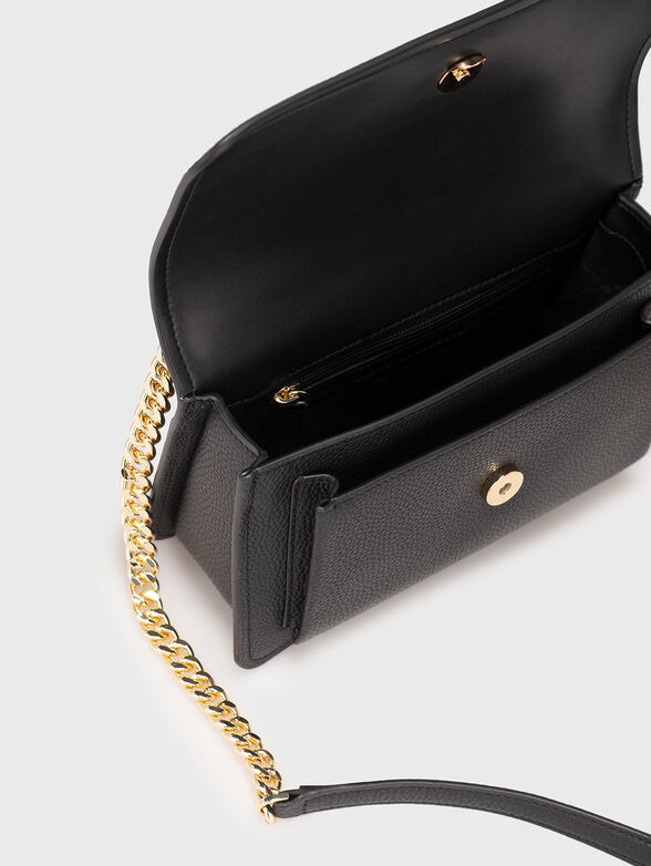 Leather crossbody bag with chain - 6