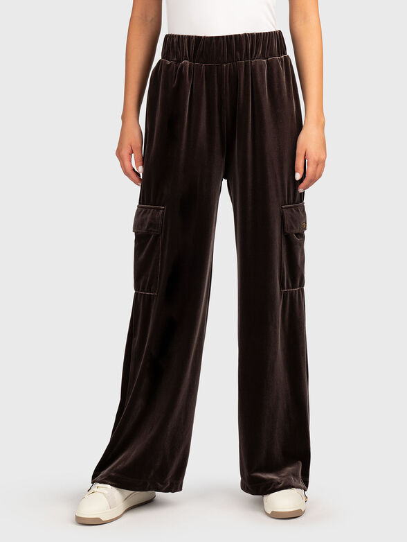 Sports pants with side pockets - 1