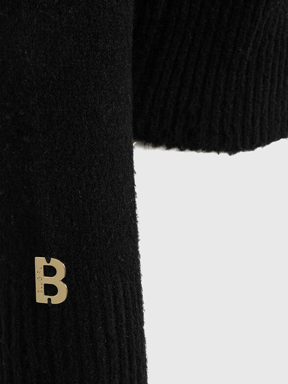 Pullover with V-neck - 4