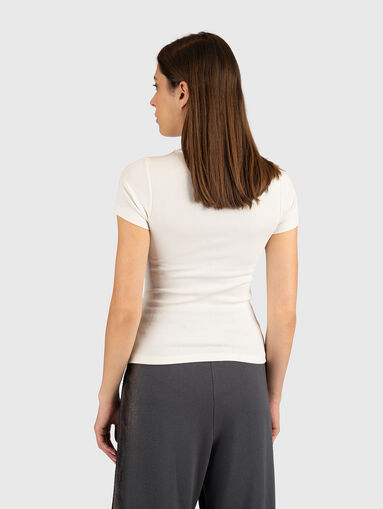 Slim T-shirt with a crew neck - 3