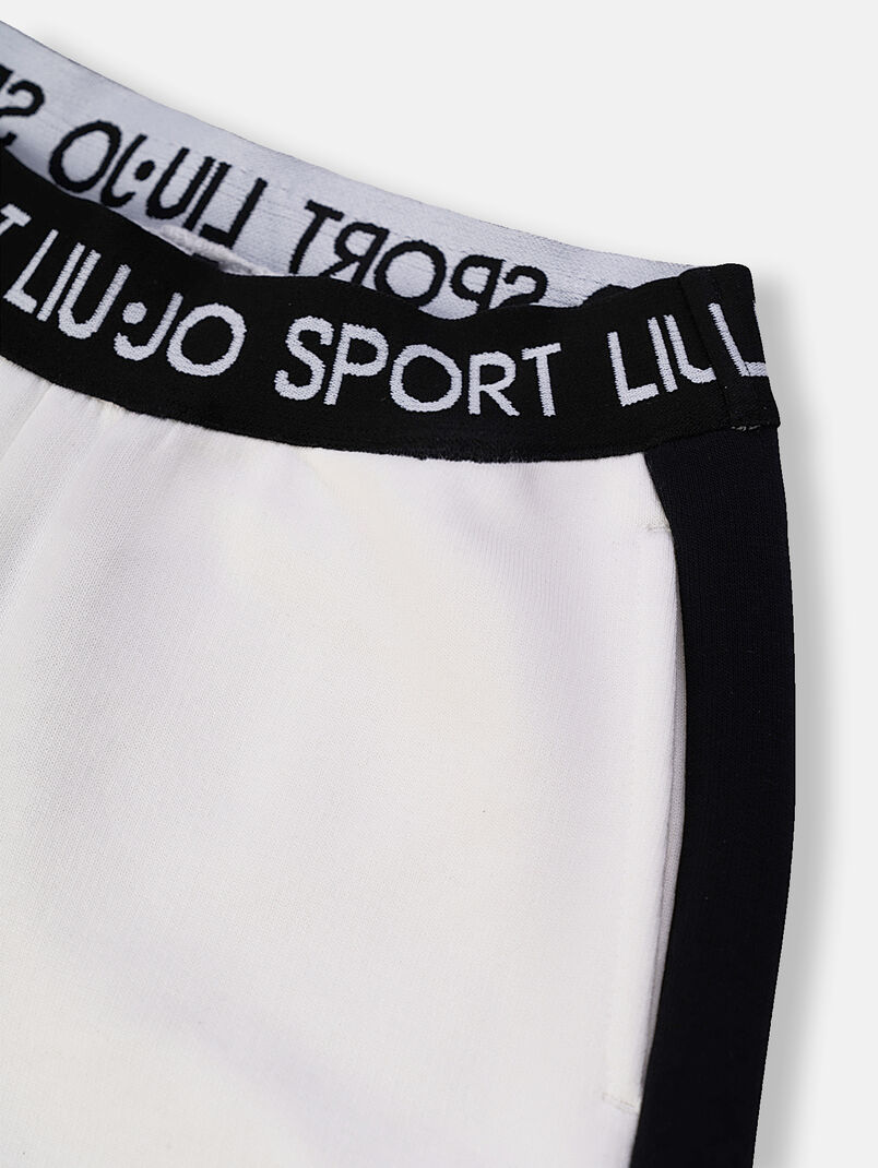 White shorts with logo branding - 3