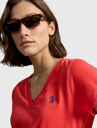 T-shirt with a V-neck  - 4