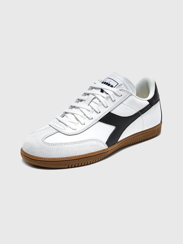 Sports shoes with contrasting logo - 2