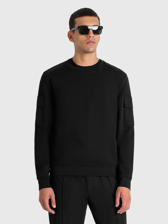 Sweatshirt with accent pocket on the sleeve - 1