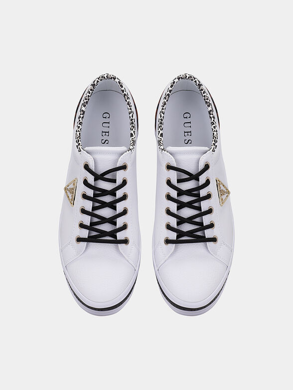 Sneakers with accentuating details - 6
