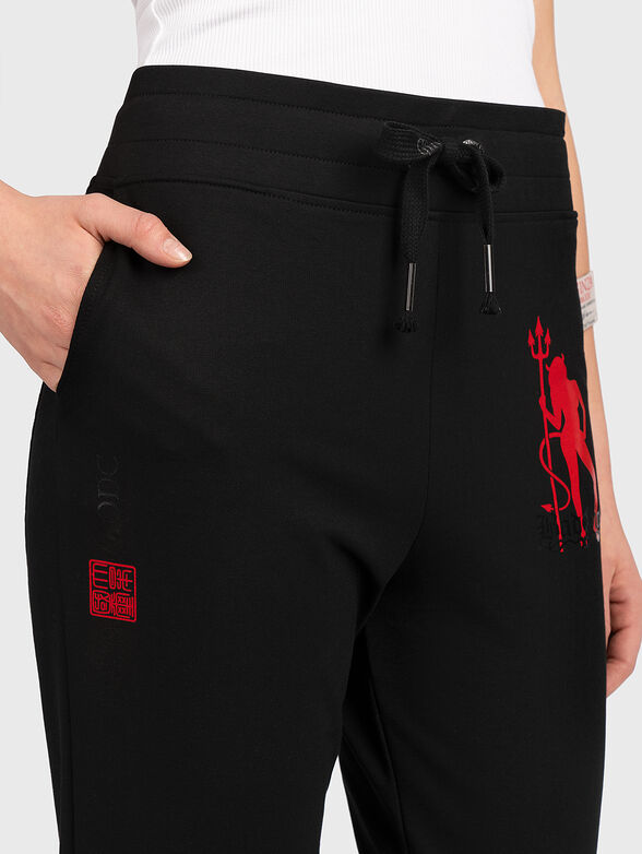 JL004 sports trousers with contrasting print - 4