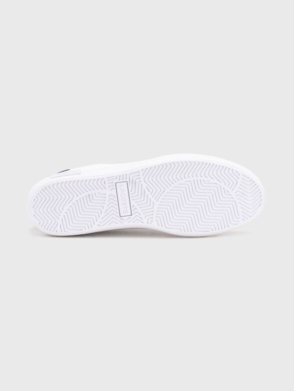 White sports shoes with logo detail - 5