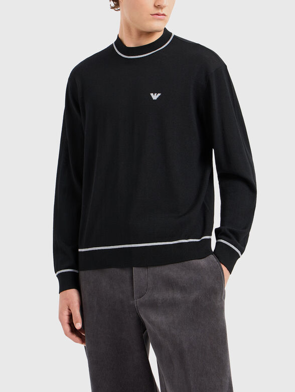 Sweater with contrasting details - 1