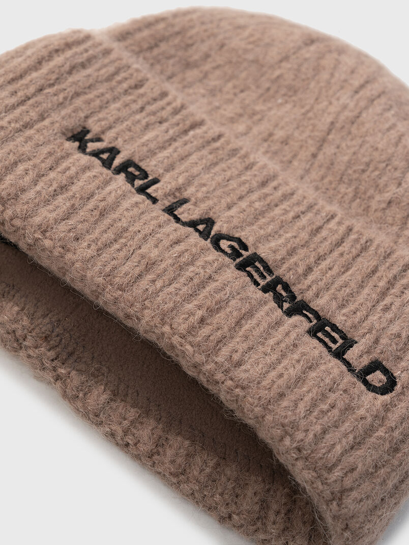 Knitted hat with contrast logo - 3