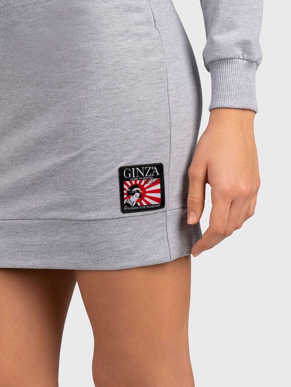 Grey dress with V-neckline - 4