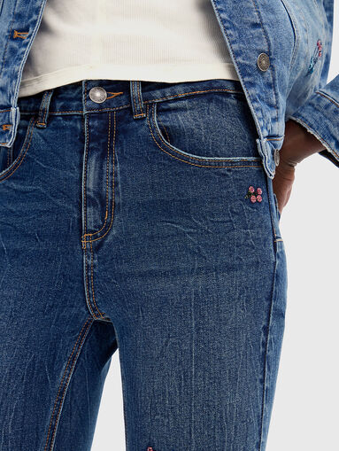 Slim jeans with floral embroidery - 3
