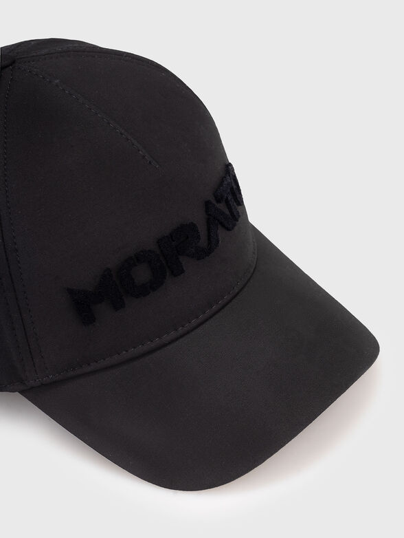 Baseball cap with embossed logo - 4