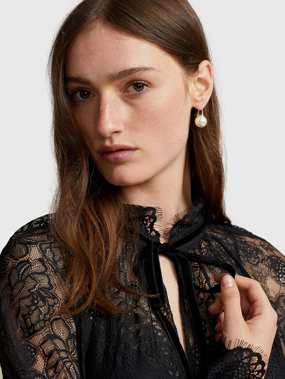Lace blouse in black - 4