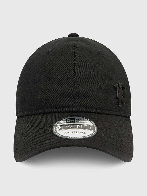 Hat with visor and metal detail - 1