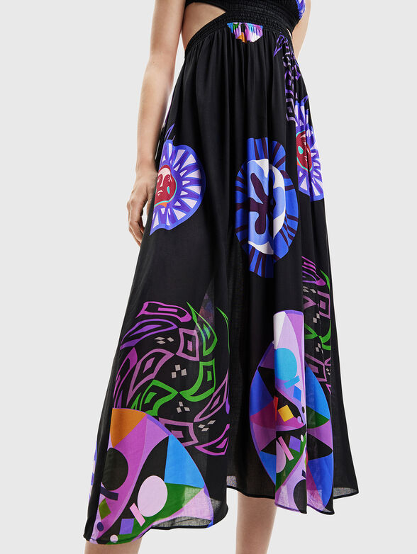 Dress with contrast print and bare back - 3