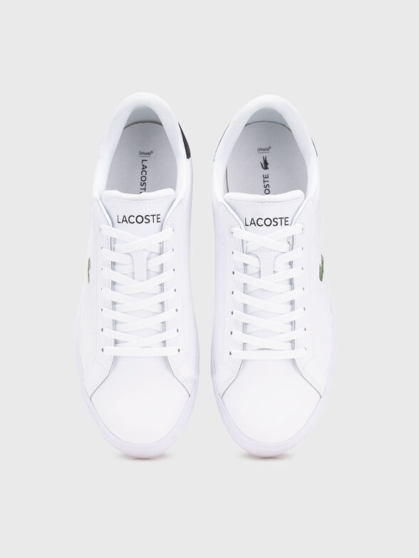 White sports shoes with logo detail - 6