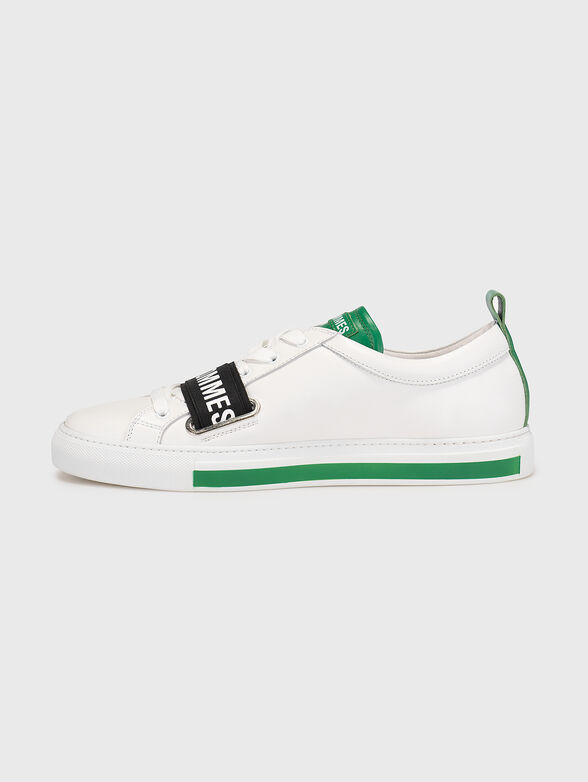 White sports shoes with contrasting elements - 4