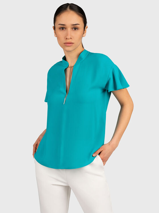 Блуза в цвят тюркоаз с бижу детайл - 1