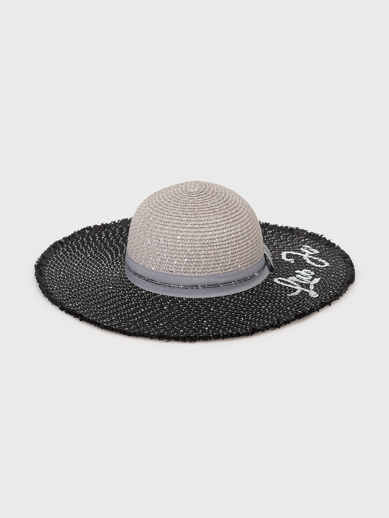 Logo detail straw hat brand LIU JO — Globalbrandsstore.com/en