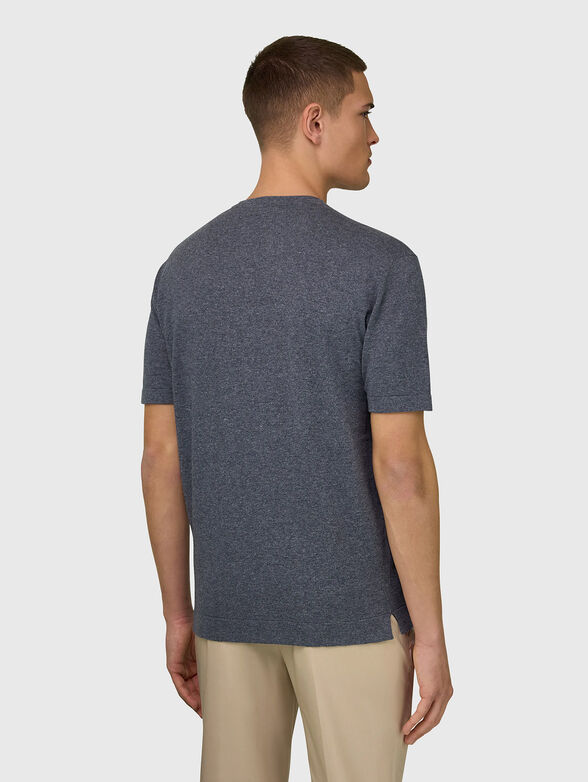 T-shirt with an oval neckline - 3