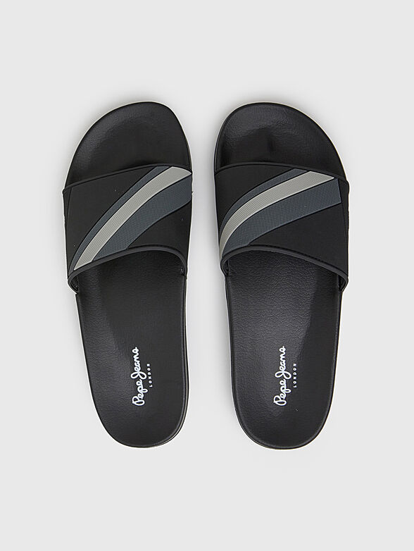 Beach shoes with logo accent - 6