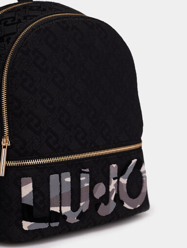 Backpack with accent logo relief - 4