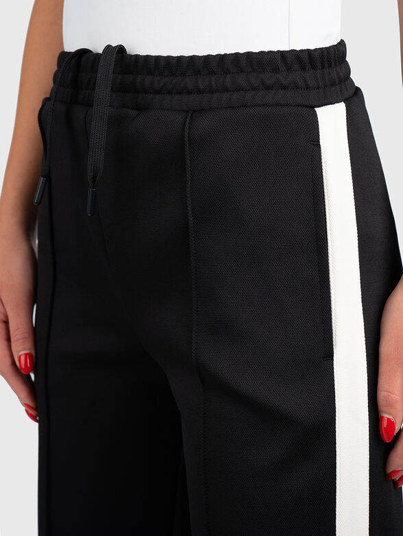 Sports pants with contrast trim - 3