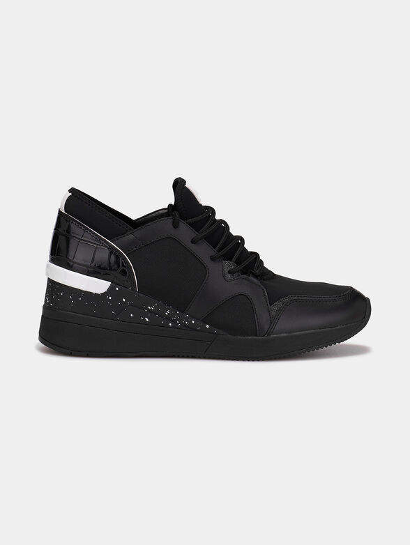 LIV Trainers on platform - 1