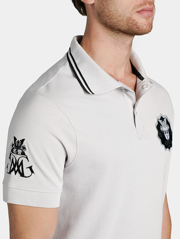 Grey polo-shirt with contrasting embroideries - 5