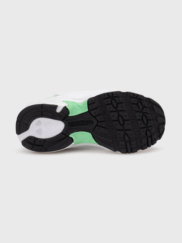 530 sports shoes with green accents - 5
