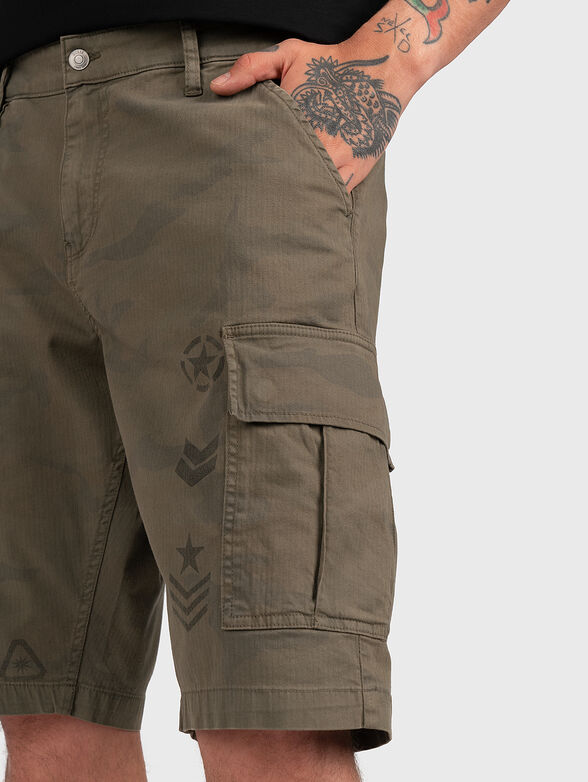 CHEVRON shorts with cargo pockets - 3