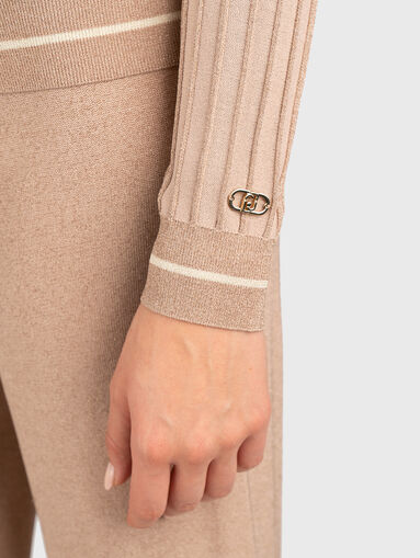 Sweatshirt with hood and logo - 5