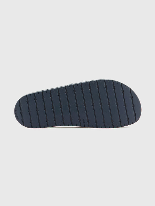 Slippers with contrasting logo - 5