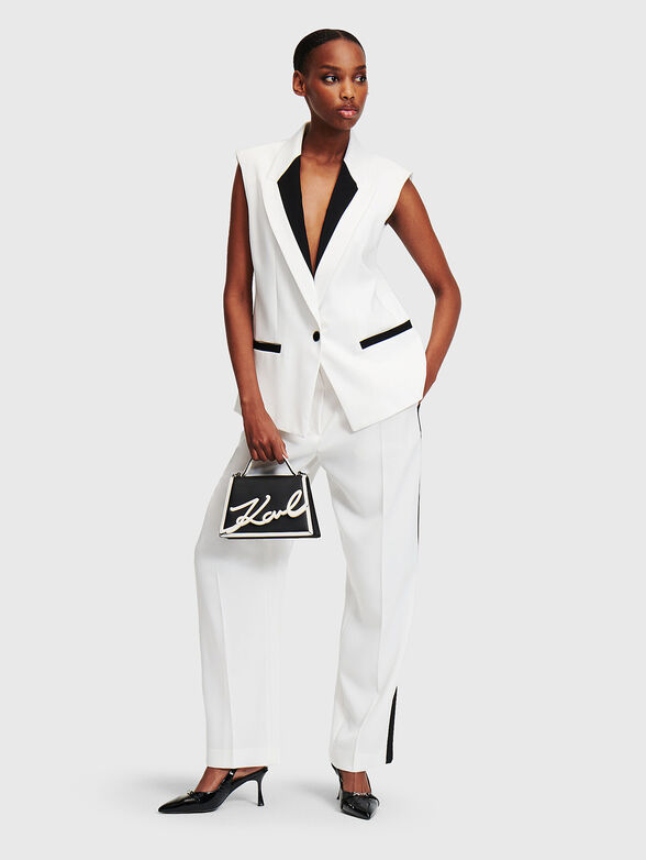 White vest with contrasting details - 2