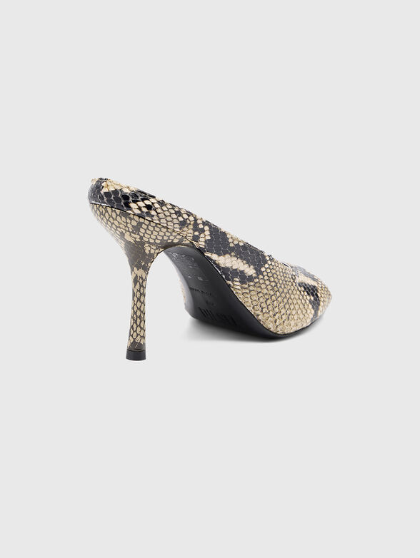 Heeled slippers with an animal print  - 4