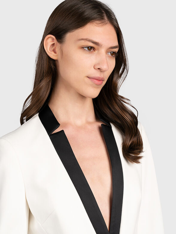 Jacket with contrasting lapel - 3