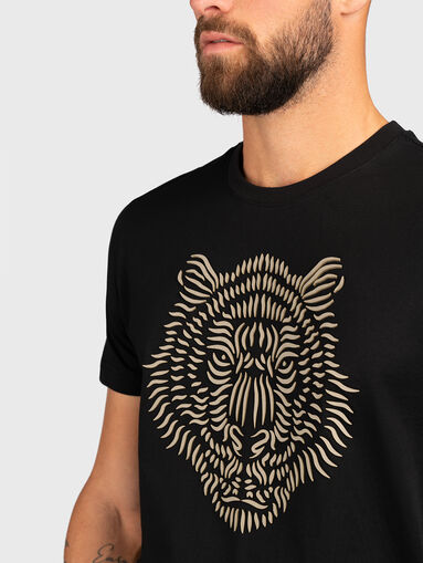Black T-shirt with contrast print - 5