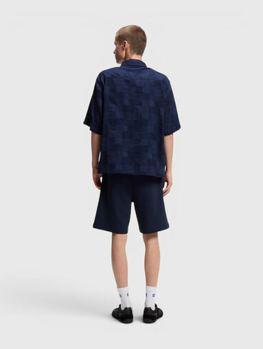 Oversized shirt with a checkered pattern - 3