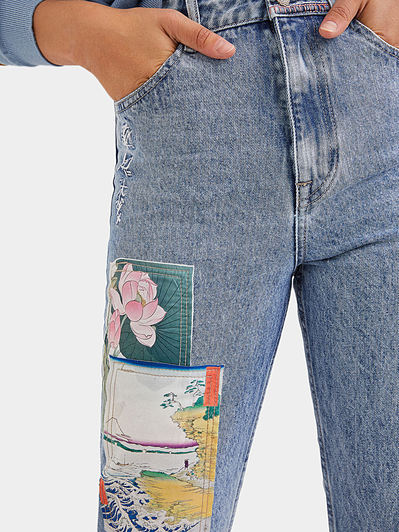Straight cropped jeans with Japanese details brand DESIGUAL