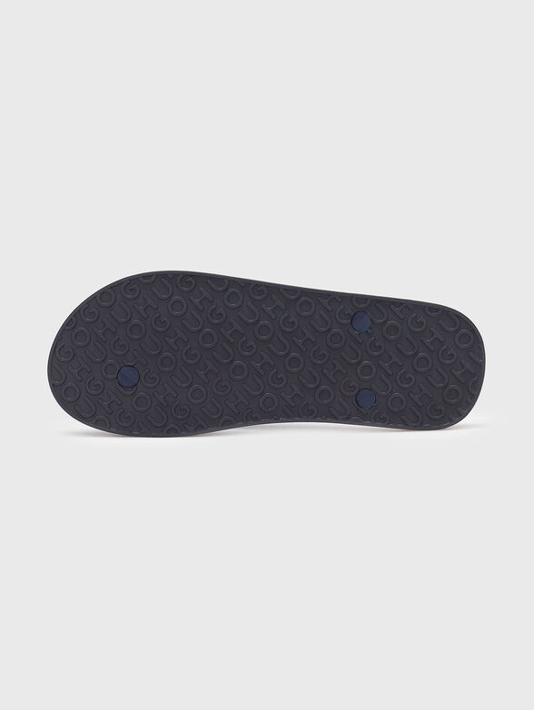 Beach slippers with logo print - 5