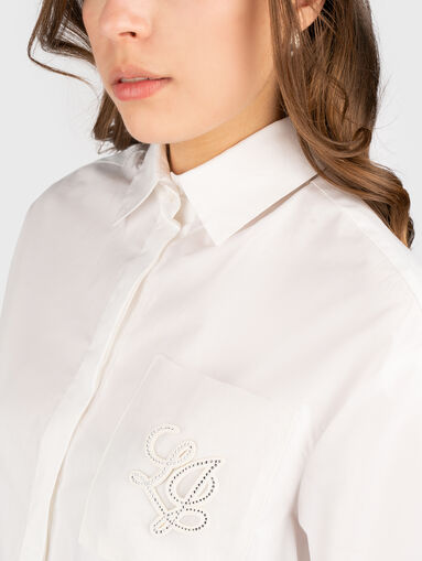 Black shirt with accent logo - 4